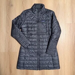 Patagonia Women's Dark Blue Puffer Coat size Medium